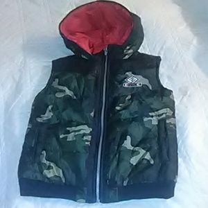Boys size 7 ENYCE Vest with Hood Camouflage  EUC